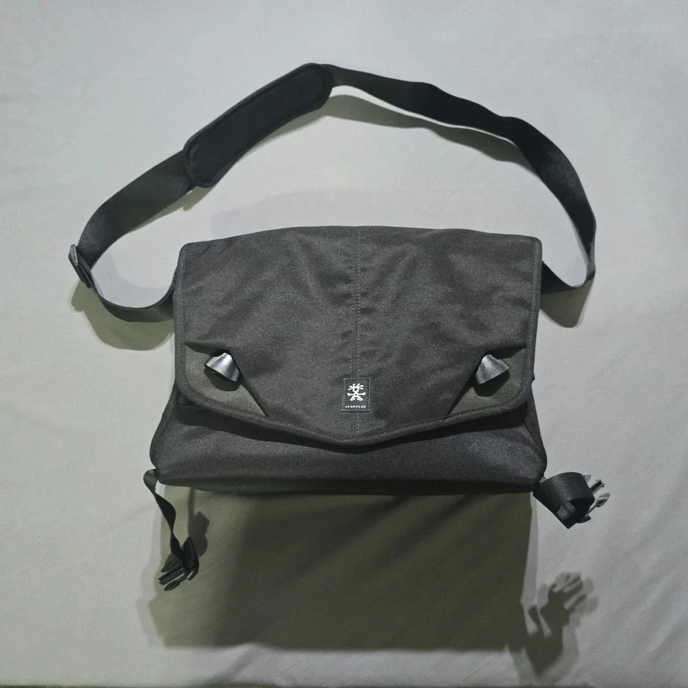 Crumpler Laptop Messenger Bag mens Black Lime Green Tech